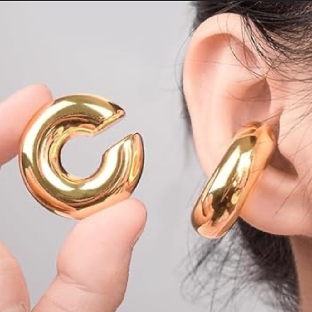 Elegant Gold Hoop Earrings